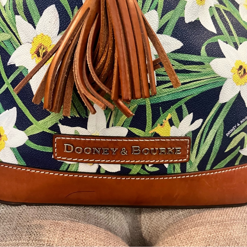 DOONEY and BOURKE Daffodil Drawstring Flower Floral Tassel Bucket Bag - Picture 4 of 13